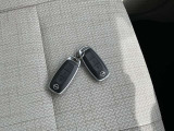 インテリジェントキー 持っていればドアノブのボタンを押せば施錠や施錠を解除 エンジンスタートボタンを押せばエンジンスタートといちいちポケット(鞄からキーを出さなくても良いんです)