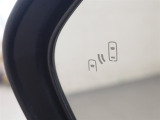 ブラインドスポットモニターで車線変更などの際後方から来る車を知らせてくれます。
