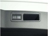 パワーバックドア装備!リヤゲートのスイッチを押すだけでバックドアが閉まります!運転席周りからも開閉の操作ができます♪