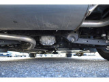 車両後方からの下回りです。マフラー防錆塗装や下回り防錆施工等も可能でございます。