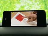 画面にはテレビ番組の映像が表示され、停車時に映像を視聴できます。車内で待ち時間を過ごす際にも活用しやすく、画面上で映像を確認しながら、車内での時間を快適に過ごせる装備です。