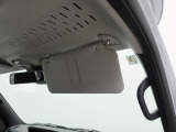 運転席サンバイザー。伝票などが挟み込めます。