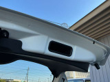 手を汚さずにリアゲートを閉める事ができるグリップ付いてます