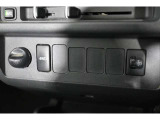 ソケット電源、4WD切替スイッチ、メーター照明調整ダイヤル