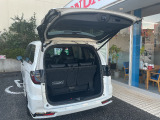 フル乗車状態でも荷室はかなり広く買い物かご2つは入ります!