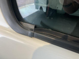 ガラスモールに浮きあります。
