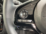 ステアリングにオーディオ操作スイッチが付いています。オーディオ画面に直接タッチしなくても操作が出来ますので、運転に集中できます。