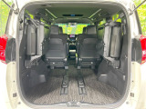 【パワーバックドア】スマートキーや運転席のボタンを押すだけでリアゲートが自動で開閉します!荷物を持っている時や、高い位置にあるバックドアを閉める際に便利な機能です♪