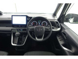 スポーティームード溢れる運転席周りですね。 クイックなドライビングに対応できるよな運転席回りになっています。 ドライブがますます楽しくなりますね!