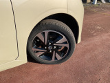 165/55R15タイヤ+専用アルミホイールです。スタッドレスタイヤや各種オプションのご注文も承っております(^^)!