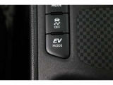 静粛性に優れた快適空間と静かな走りを実現。さらにEVモードではモーターのみでの走行でエンジン音や振動を感じさせない走りが楽しめます。