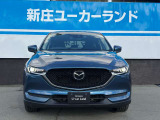 凛とした表情のフロントマスクが、自信に満ちた走りを感じさせます。The dignified front face inspires confident driving.