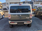 リアゲート・バンパー周りです。視認性の良いデザインで、日常の駐車や取り回しもしやすい仕様です。