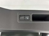 重いドアの開閉操作もスイッチ1つで女性の方でも楽々です!