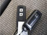 ◆スマートキー◆カギをバッグやポケットに入れたままでもドアロックの開閉ができる『スマートキー』付き!雨天や暗くなってもカギを取り出す必要がなくドアの開錠&エンジンも始動できます
