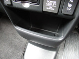 ETC車載器が装着。外からも見えにくいので安心。高速道路の料金所もスムーズに通過できます。