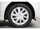 純正のホイールカバーが足元を飾ります!タイヤサイズは 155/65R14 になります。