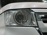 LEDヘッドライトは、点灯の瞬間から最大光量を発揮し、突然暗くなるトンネルなどでの安定感を高めます。