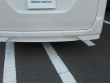 障害物を感知するセンサー付きです。狭い場所や暗いところで運転者が見落としてもブザーで知らせてくれます。