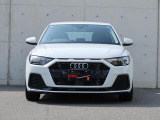 一目でAudiだと分かる特色を持つフロントマスク。