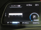 デジタル表示スピードメーターです。  走行距離 60607km ★映し出さ多彩な情報が、快適なドライブをサポートします 。