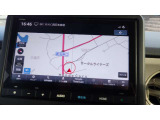 純正ナビ装着です。TVはフルセグでご覧いただけます。Bluetoothを接続することも可能です。