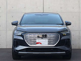 ●一目でAudiとわかる特徴的なシングルフレームグリル・LEDランプ。精悍なフロントマスクからAudiのスマートで上品なブランドを連想させてくれます。女性にも大変ご好評頂いております。