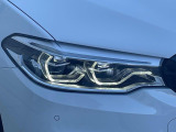 ●LEDヘッドライト:夜間走行時も良好な視界を確保し安心して運転できる高輝度LEDヘッドライトを装備!点灯速度が早く、消費電力も抑えられています。