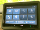 FM・AMラジオに加え、Apple CarPlayやAndroid Auto、Bluetooth Audioなどに対応した画面です。