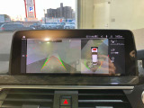 パーキングアシストプラス:トップビュー+3Dビュー、パノラマビューが含まれ車の周囲の状況をディスプレイで確認できます。スマートフォンからリモートで3Dビューで周囲を確認できます。