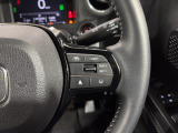 Hondaセンシングの機能のひとつ、アダプティブクルーズコントロール付!アクセルから足を離しても設定したスピードと前車との車間を保ち走行してくれます!車線維持もアシスト☆高速道路で疲労軽減ですね☆