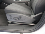 Audi車はどの車種も全てレザーハンドルです。そこにはAudiのこだわりがあり質感の高いレザーでしっかりと手に馴染み、高級感を演出します。