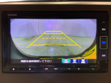 リアカメラ付で、後方をナビ画面で確認。車庫入れも安心です。もちろん、バックギアと連動しています。