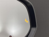 後続車が接近するのを知らせてくれるBSM(ブラインドスポットモニター)接近するとドアミラー部の警告灯が光ってくれるので、万が一の追突も防げそうですね♪上級装備です。