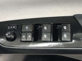 パワーウィンドは今や当たり前の機能ですが、無いと困る機能です。運転席からの操作で、全席の窓を振るオープンにしたり、フルクローズが可能です。