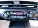 快適オートエアコン付♪設定温度をキープし車内を快適な温度に保ちます♪