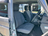 自社整備工場併設! 納車整備からアフターフォローまでお任せください。 車検や定期点検、オイル交換はもちろん、ナビやドラレコ、バックカメラ、ETC等の取り付けも当店にお任せください。