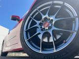 【BBS製18インチアルミホイール】大人気メーカーのホイールを装備♪軽量・高硬度のアルミホイールは、ハンドリング・加速など、走りの質を向上してくれます♪