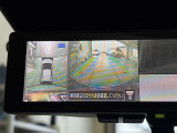 ルームミラーの片隅にアラウンドビューモニターの映像が映しだされます♪