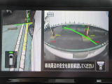 ナビ画面にアラウンドビュ-モニタ-の映像を映し出しています。  狭い場所での車庫入れをサポ-トしてくれる便利アイテムです。