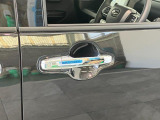 品質へのこだわり!フロアマットやシートなど車内をキレイに清掃し、ニオイや汚れなどを徹底的にクリーニングしてもらっております。室内はピカピカです☆