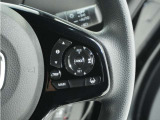 ◆アダプティブクルーズコントロール◆予め設定した車速内でクルマが自動的に加減速。前走車との適切な車間距離を維持しながら追従走行します。【LKAS】車線維持支援システムでステアリング操作を支援。