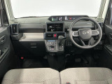【インパネ】運転のしやすさを最優先に設計された見晴らしの良いフロントビュー。車両間隔が掴みやすく狭い道でも安心♪「安全」と「品質」を最優先に、安心してお乗りいただけるクルマを提供いたします。