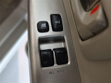 全席パワーウインドウ付きです。運転席から全席の操作ができて、開閉操作のロックもできます。