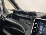 【グローブボックス】収納スペースも充実しております。