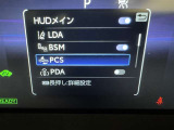 レーンディパーチャーアラートとは車線または走路からの逸脱の可能性を警告すると共に、車線または走路からの逸脱を避けるためのハンドル操作の一部を支援する機能です。詳細は販売店スタッフまでおたずねください。
