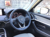 現在のMAZDA車はインパネ配置が視線の動きが少なくなるように設計レイアウトされています☆ひとつひとつの部品からMAZDAの安全に対するこだわりを感じる事が出来ます☆