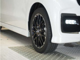 ◆純正アルミホイール装着車◆これで足元まわりも、おしゃれにきまります!