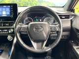 インテリアに合わせたデザインのステアリングは、運転される方のことも考え、運転しやすい形状、大きさです。是非一度、実際に触ってお確かめください。