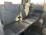 3列目シートはもちろん状態良好☆大人でもゆったりと座って頂けますので、大人数でのお出かけもラクラクです♪ご家族で、気の知れた仲間で、ドライブに行くのが楽しみですね♪